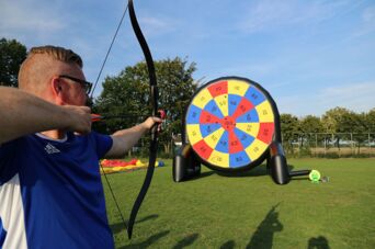 Triff das Bulls Eye: Fußball-Dart